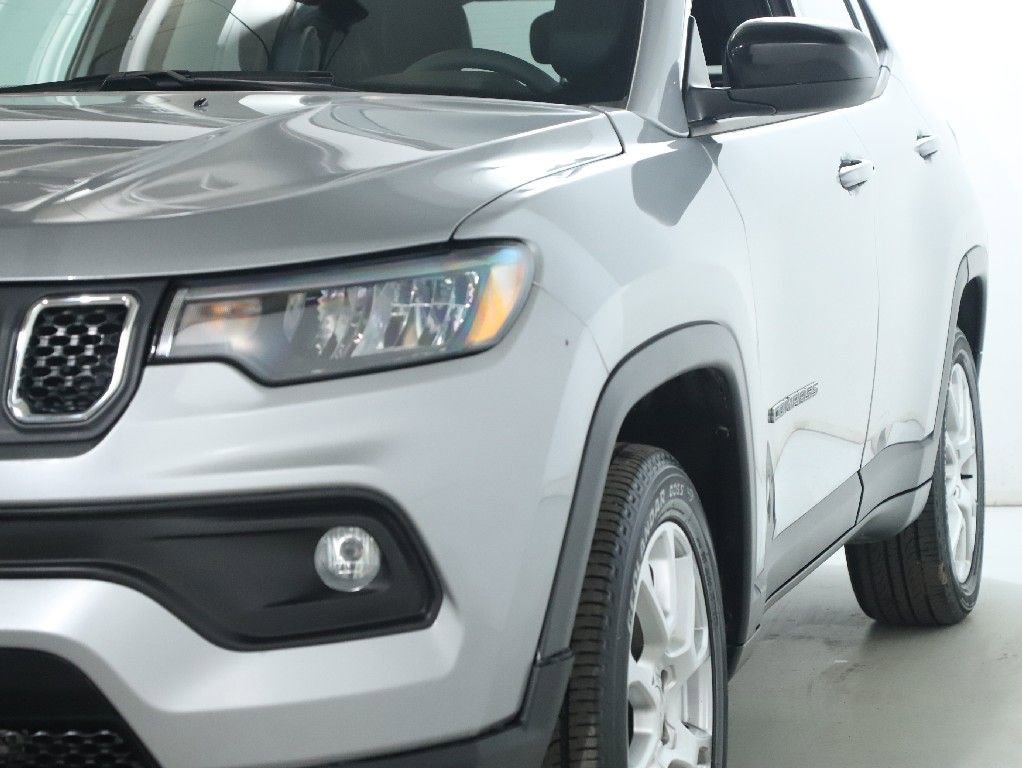 Used 2024 Jeep Compass Latitude image 4