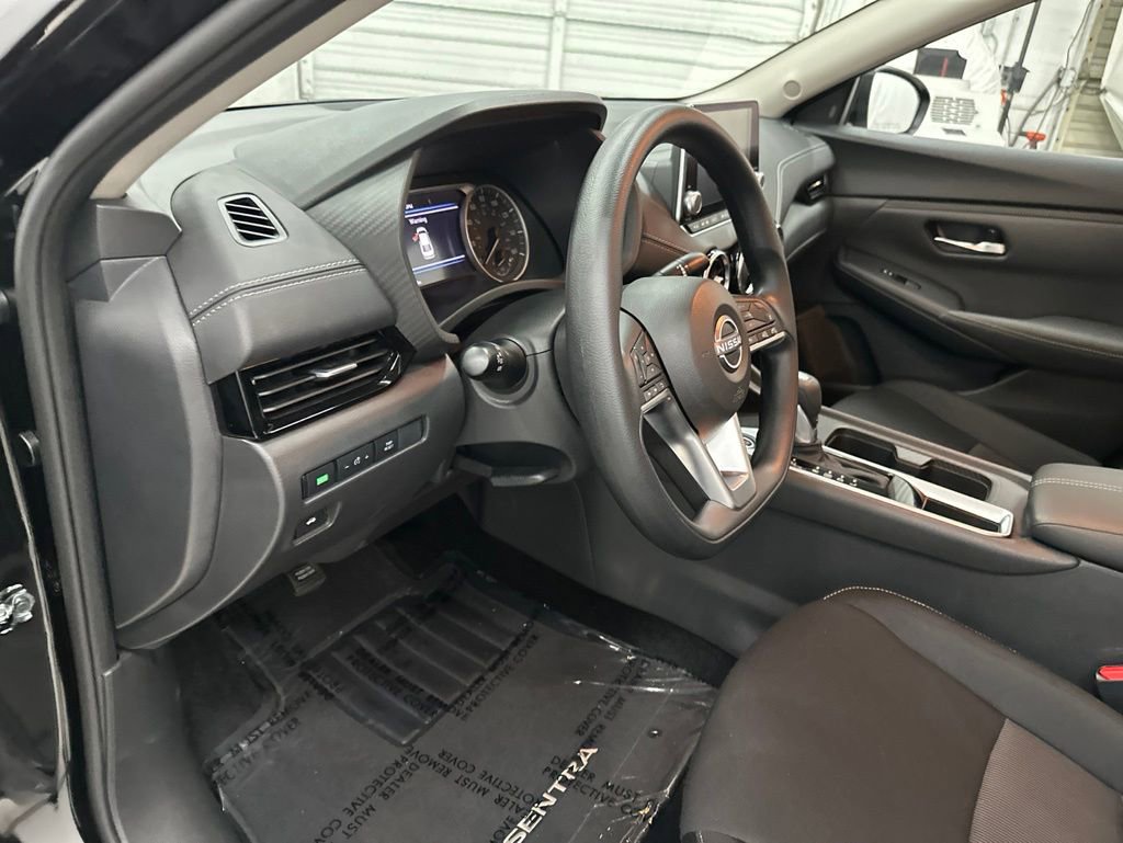 Used 2025 Nissan Sentra SV FWD image 9
