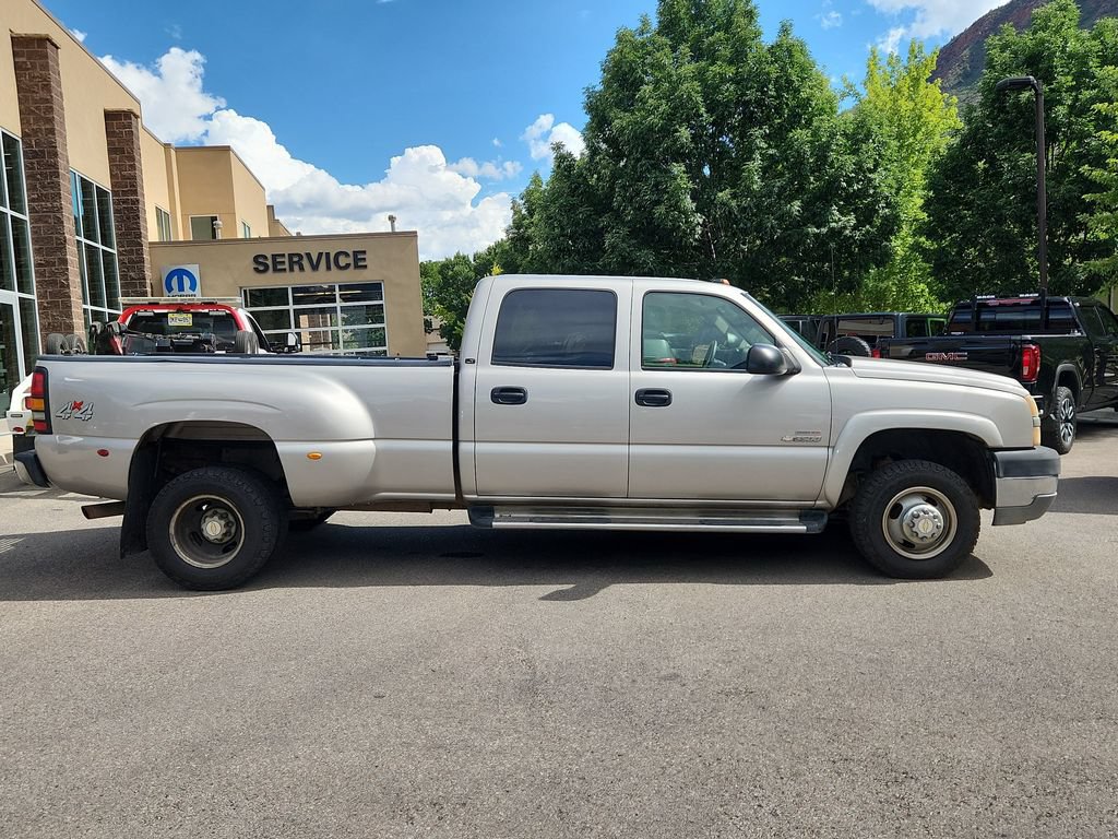 Used 2005 Chevrolet Silverado 3500 LT w/ Heavy-Duty Power Package AWD/4WD image 2