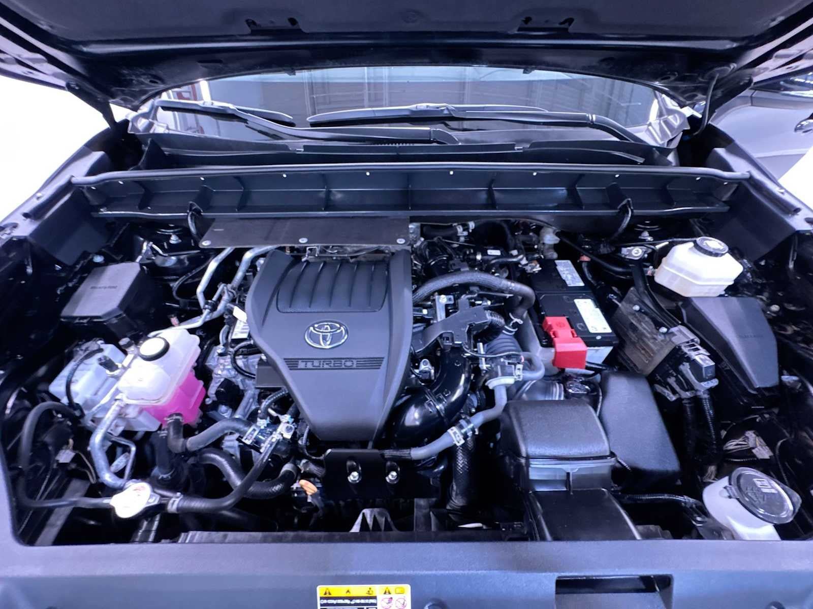 Used 2025 Toyota Highlander LE FWD image 11