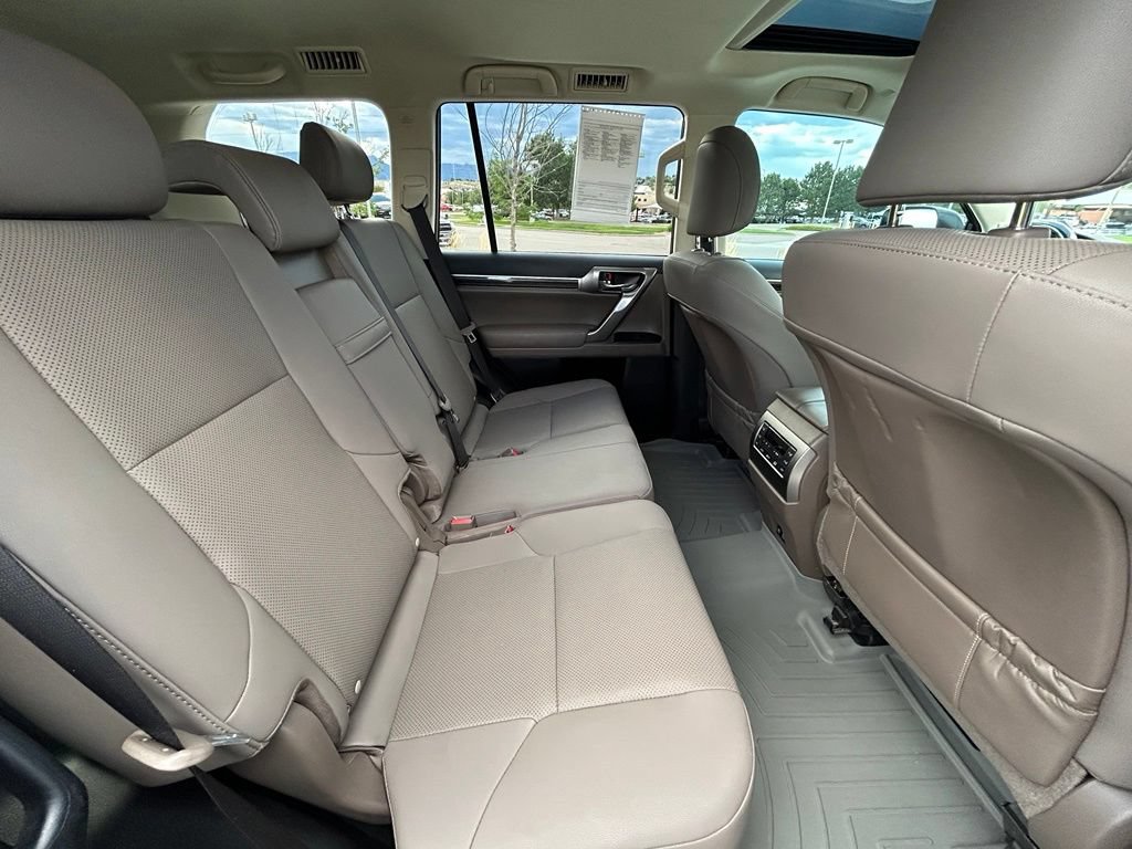 Used 2022 Lexus GX 460 Premium w/ Premium Package AWD/4WD image 30