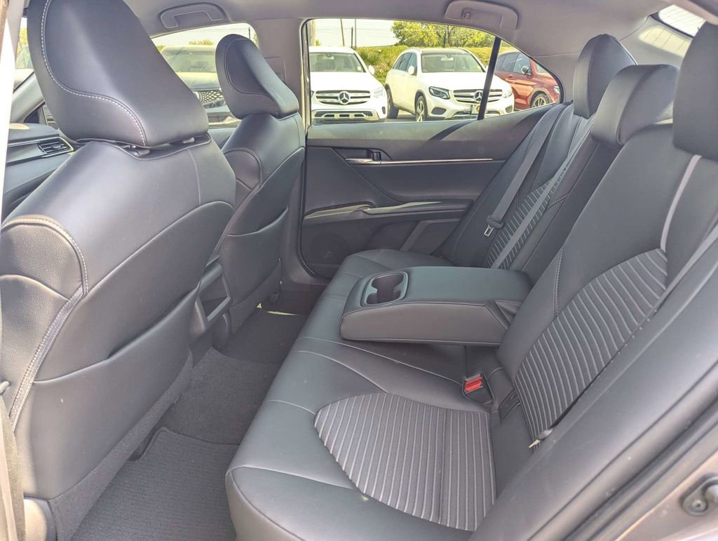 Used 2021 Toyota Camry SE image 13