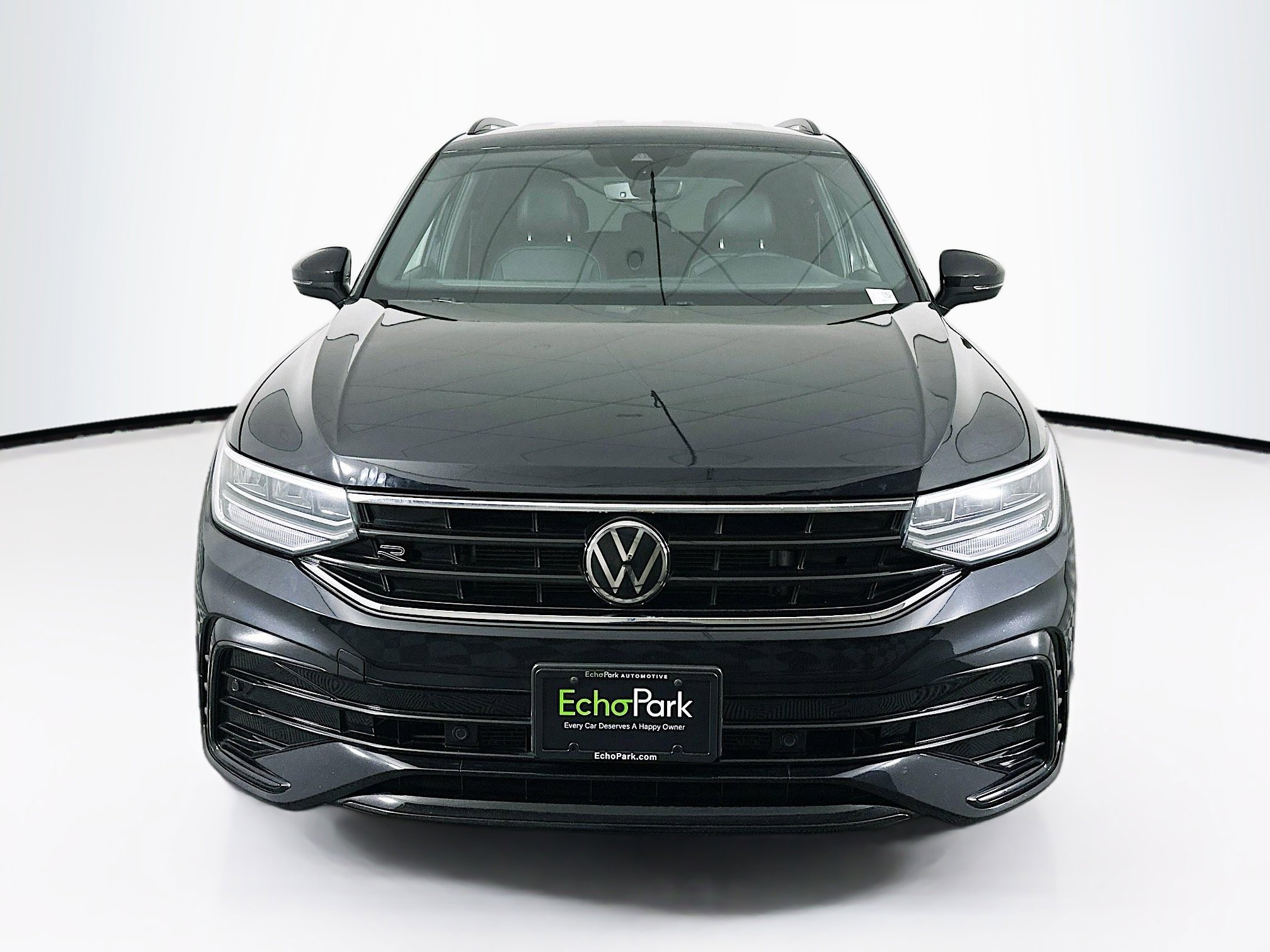 Used 2022 Volkswagen Tiguan SE R-Line image 2