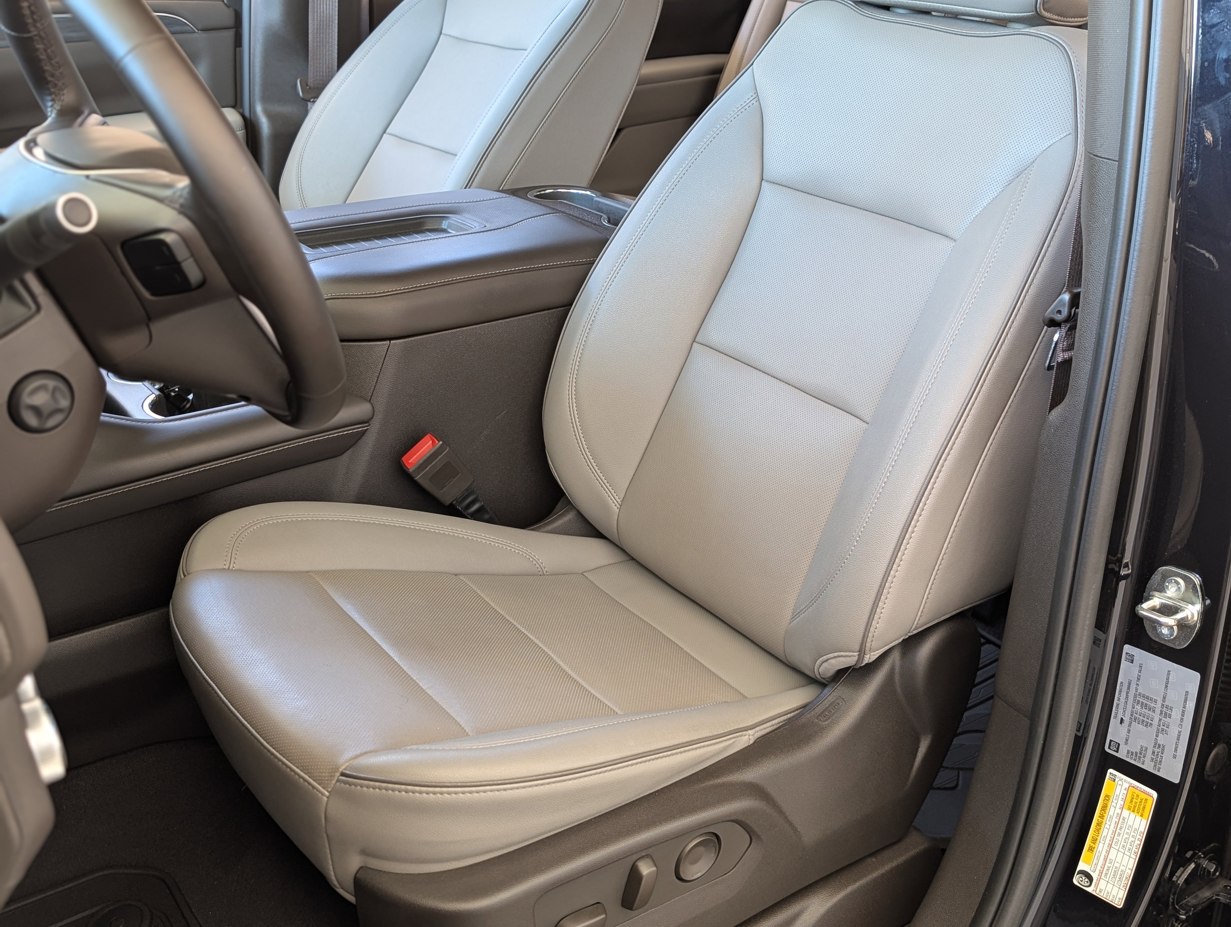 Used 2023 GMC Yukon XL SLT w/ SLT Luxury Package image 15