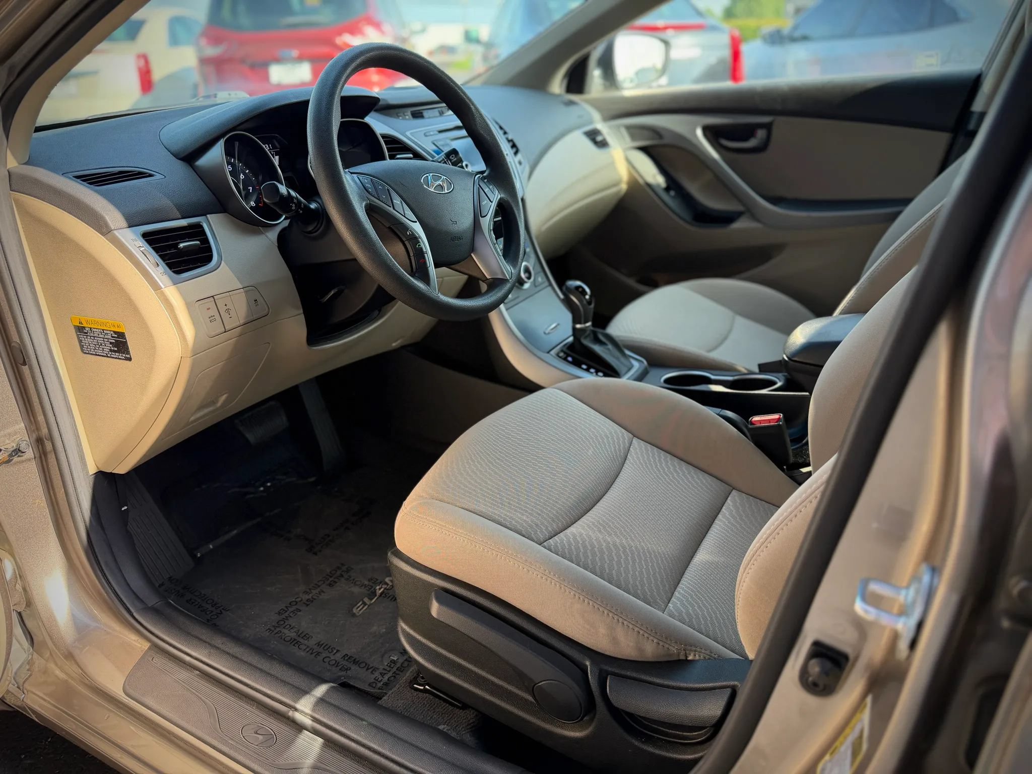 Used 2014 Hyundai Elantra SE w/ Option Group 02 FWD image 6