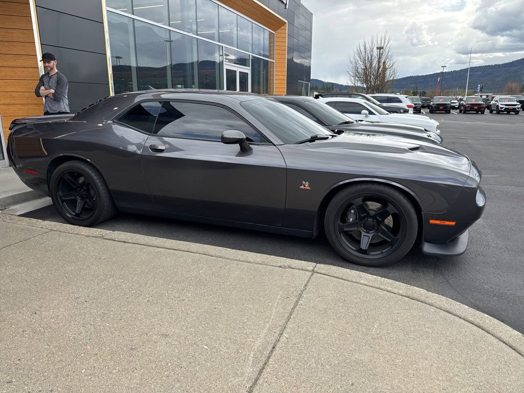 Used 2015 Dodge Challenger R/T Scat Pack w/ Leather Interior Group RWD image 2