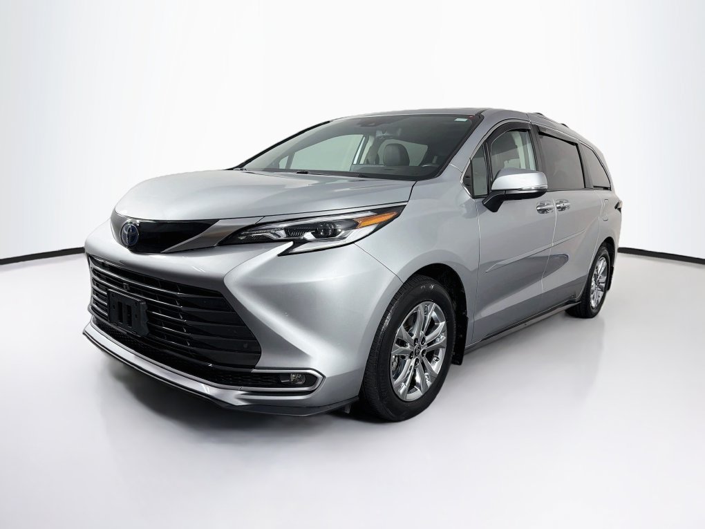 Used 2023 Toyota Sienna Platinum AWD/4WD image 3