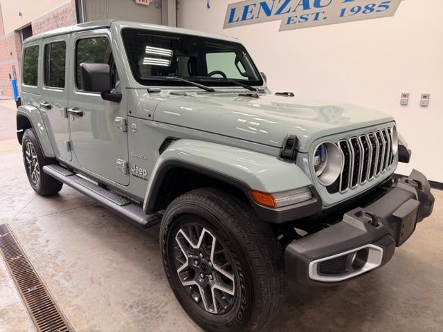 Used 2024 Jeep Wrangler Unlimited Sahara w/ Technology Group AWD/4WD image 2