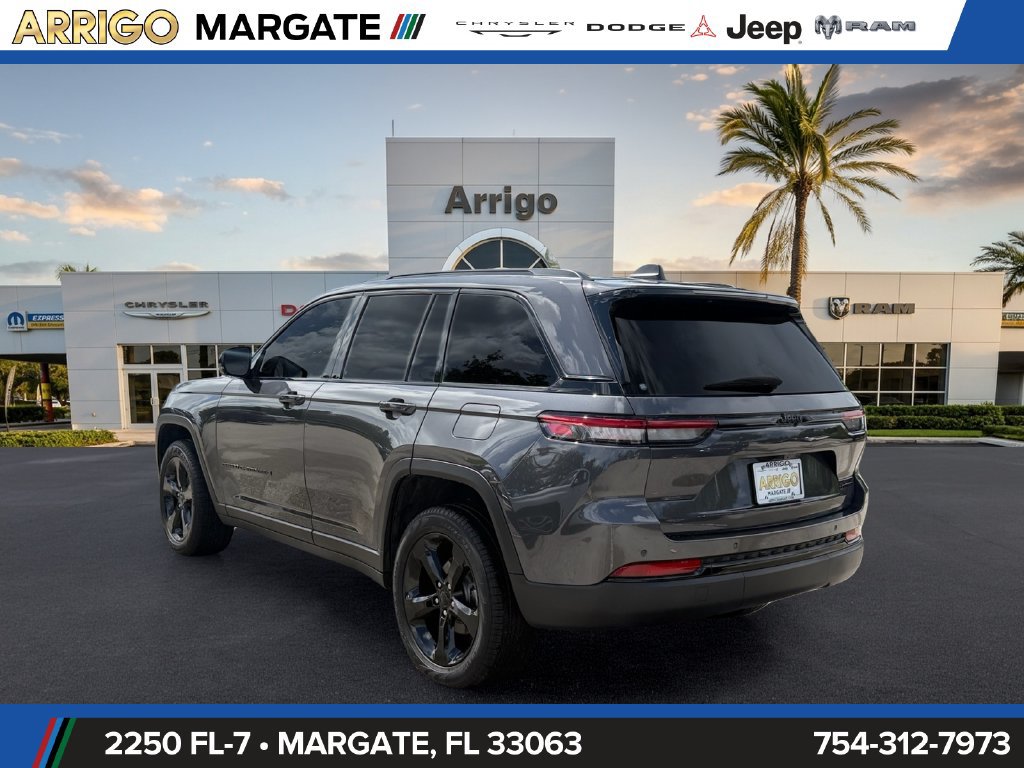 Certified 2025 Jeep Grand Cherokee Limited w/ Black Appearance Package RWD image 5