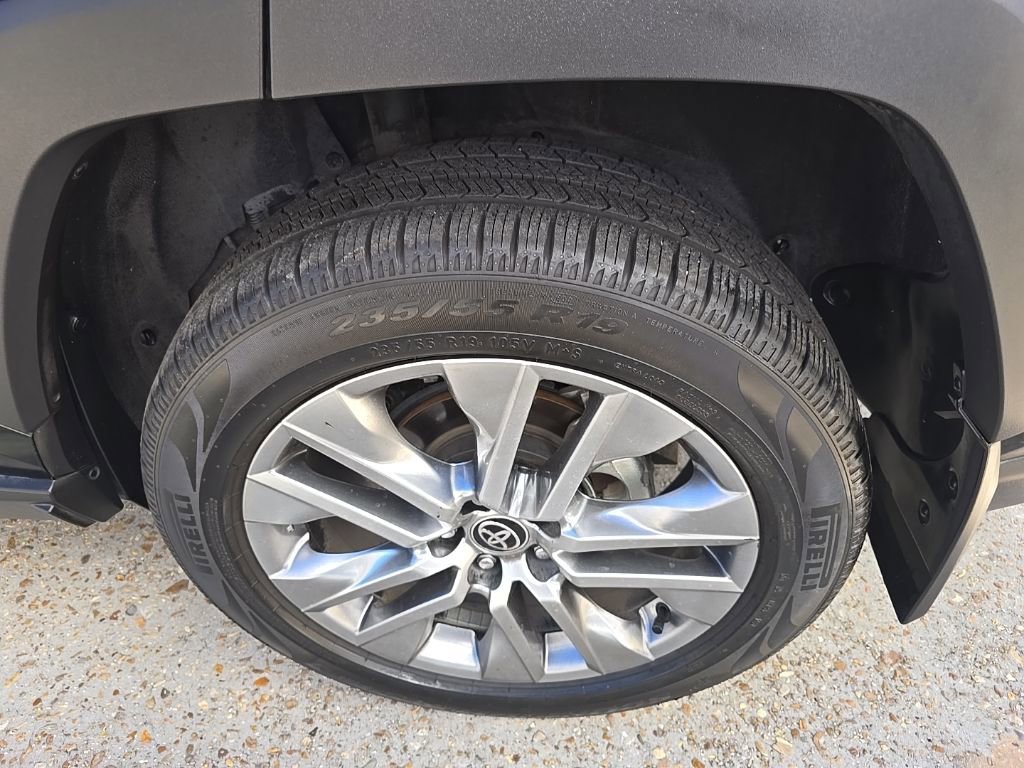Used 2022 Toyota RAV4 XLE Premium image 45