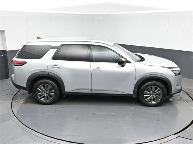 Used 2024 Nissan Pathfinder S image 41