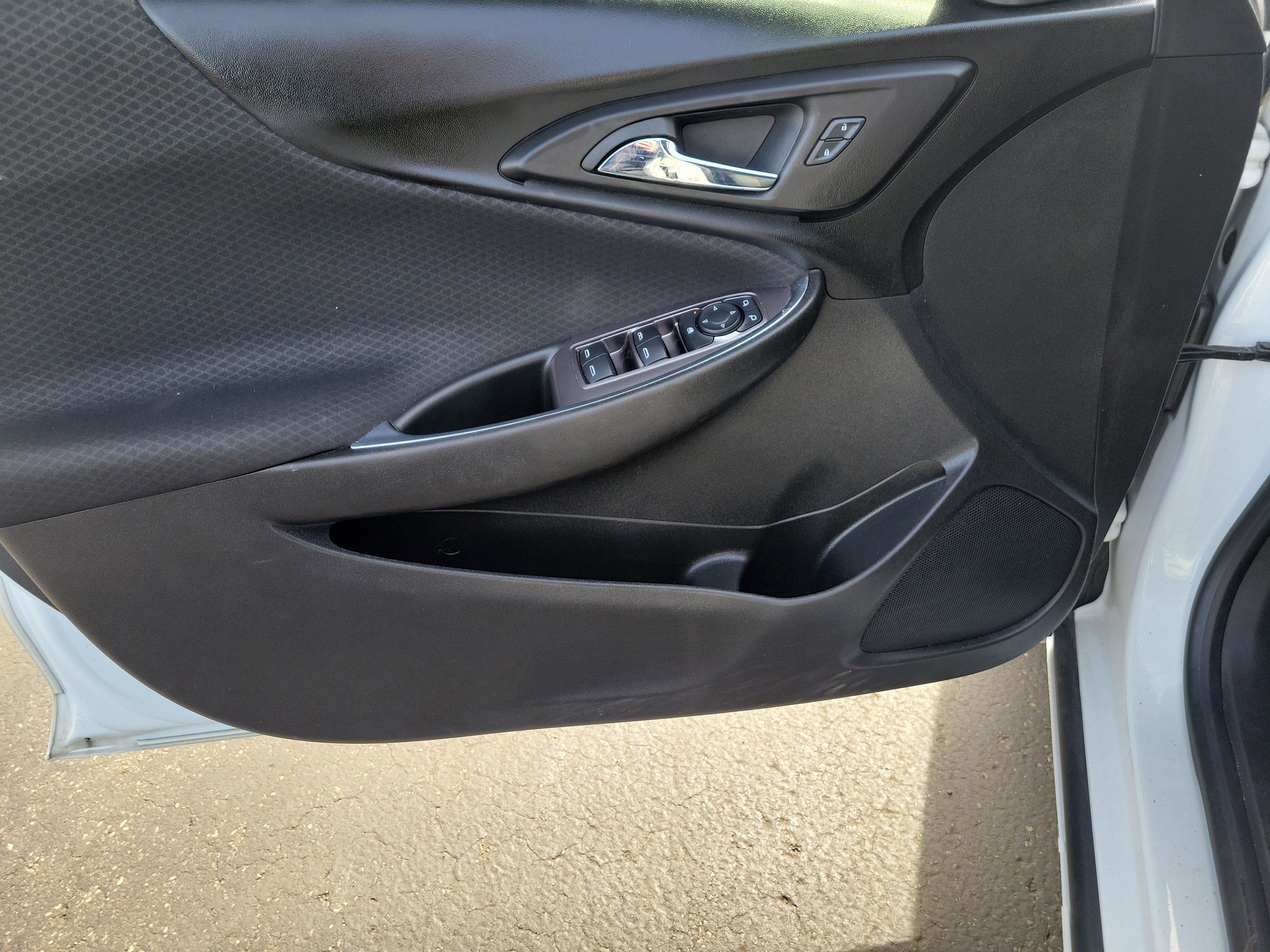 Used 2018 Chevrolet Malibu LT w/ Driver Confidence Package image 16