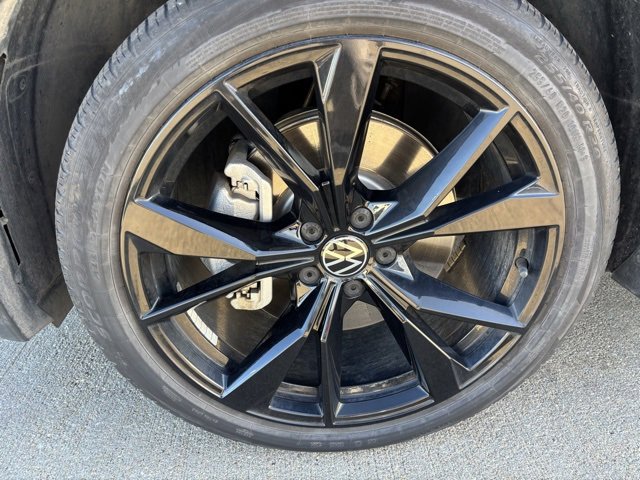 Used 2022 Volkswagen Tiguan SEL R-Line image 9