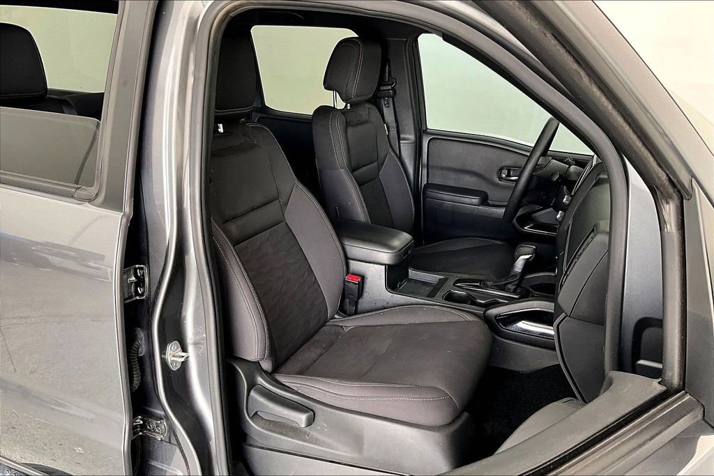 Used 2023 Nissan Frontier SV w/ Midnight Edition Package image 11