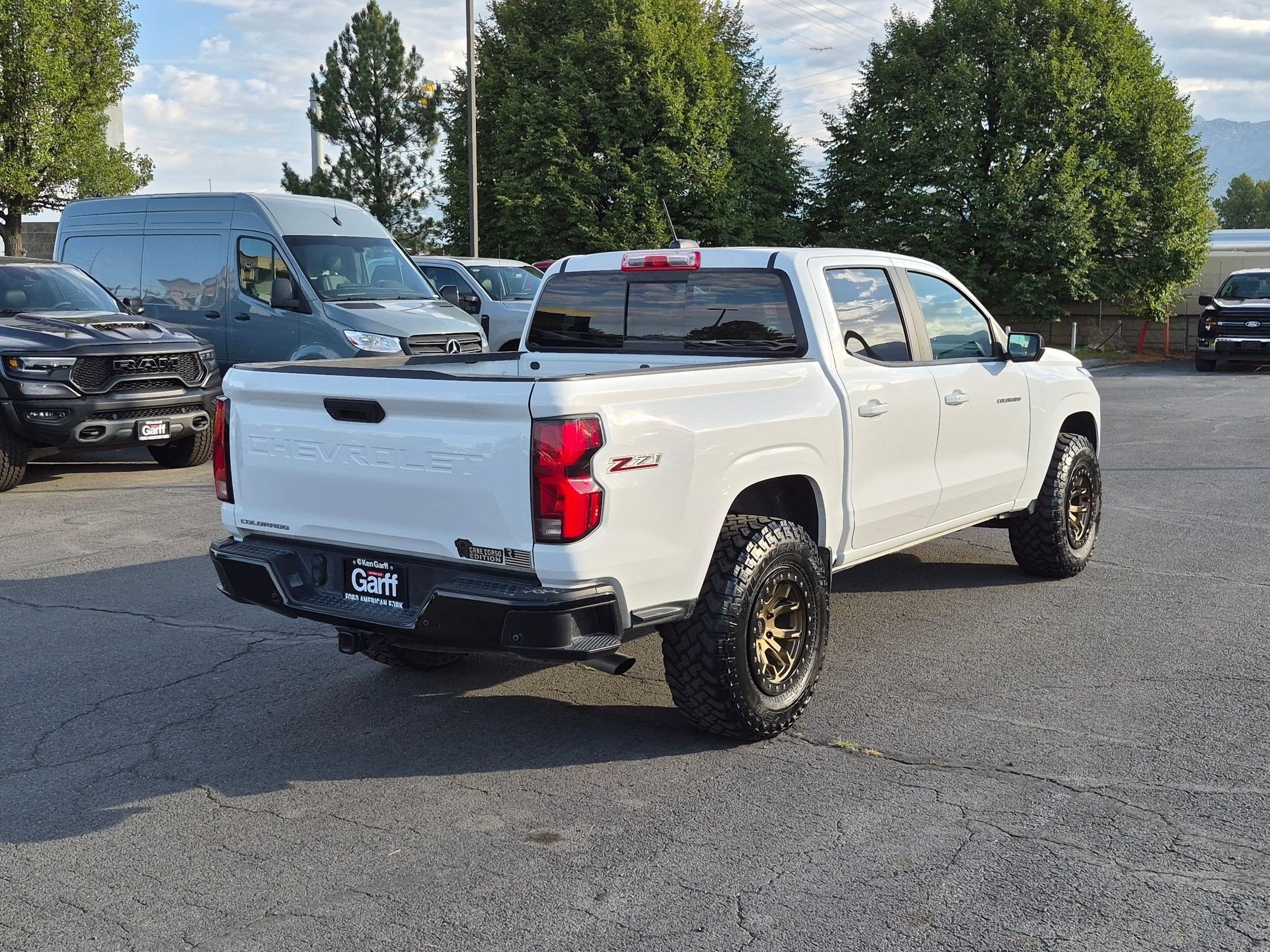 Used 2024 Chevrolet Colorado Z71 w/ Z71 Convenience Package 2 AWD/4WD image 3