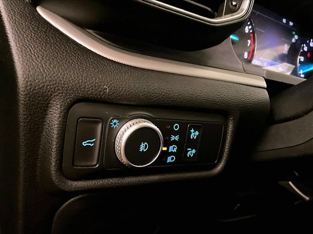 Used 2020 Ford Explorer XLT w/ Equipment Group 202A AWD/4WD image 31