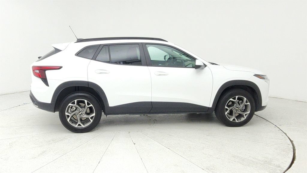 Certified 2025 Chevrolet Trax LT FWD image 8