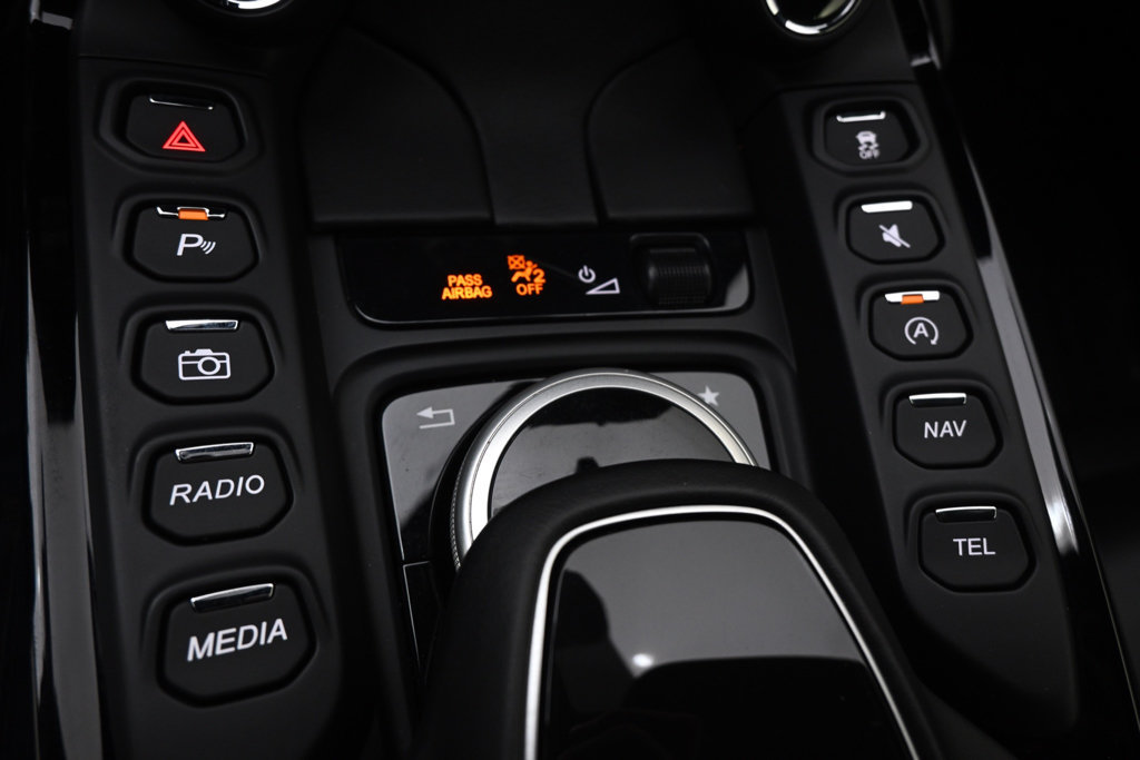Used 2020 Aston Martin V8 Vantage Coupe RWD image 36
