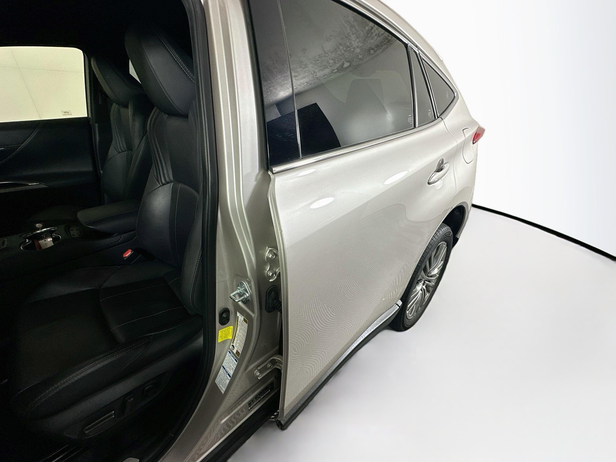 Used 2021 Toyota Venza Limited AWD/4WD image 12