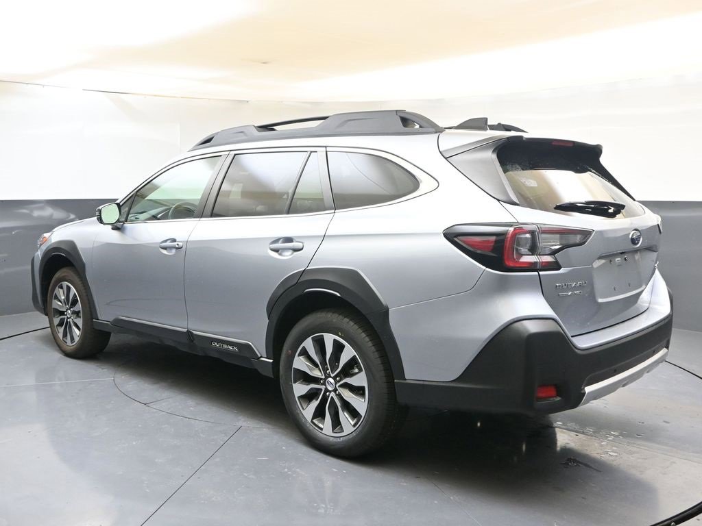 Used 2024 Subaru Outback Limited image 3