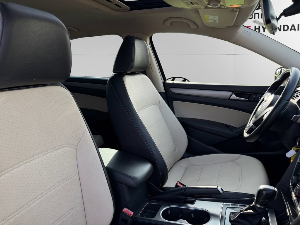 Used 2015 Volkswagen Passat TDI SE FWD image 10