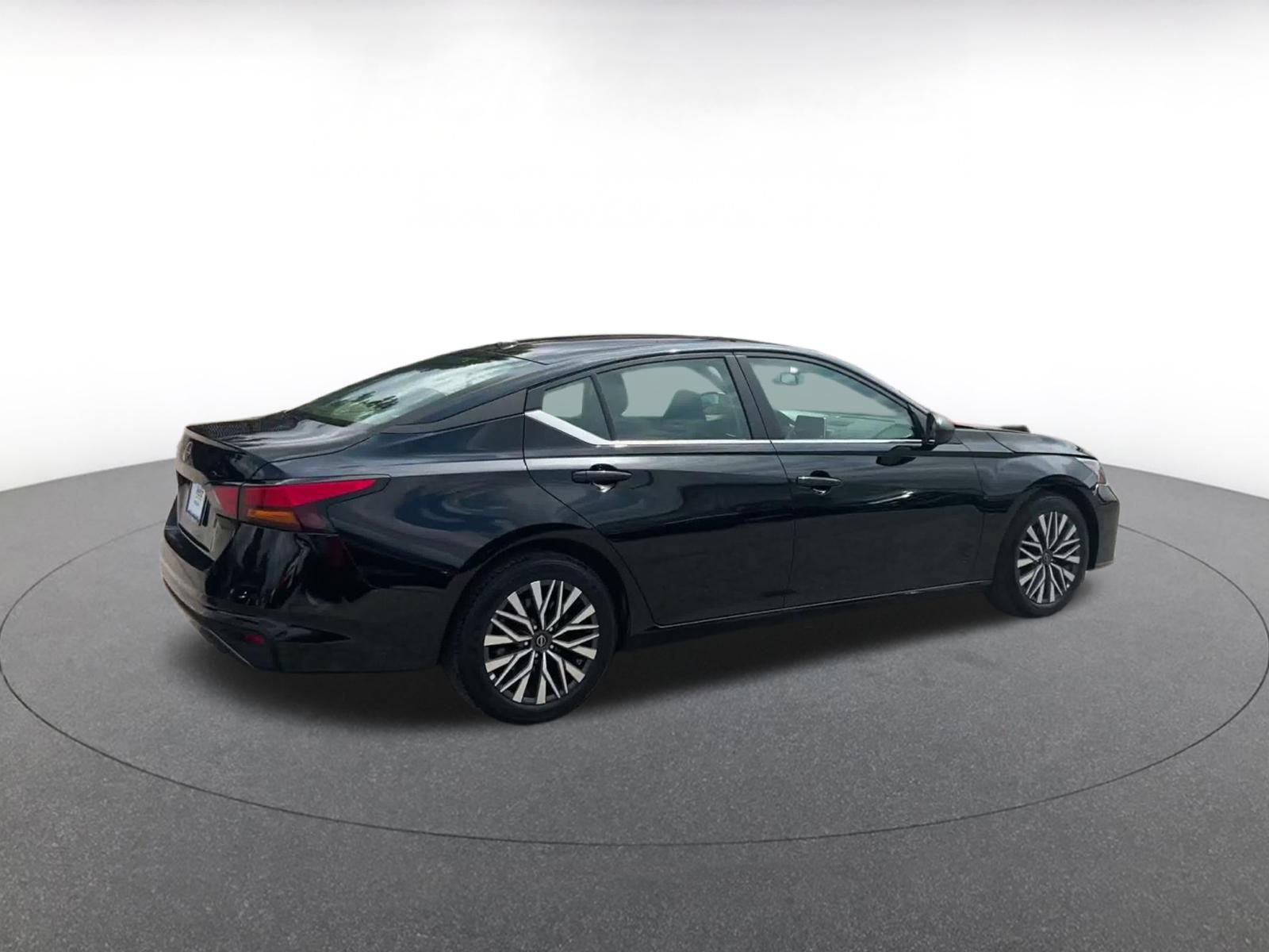 Used 2026 Nissan Altima 2.5 SV FWD image 12