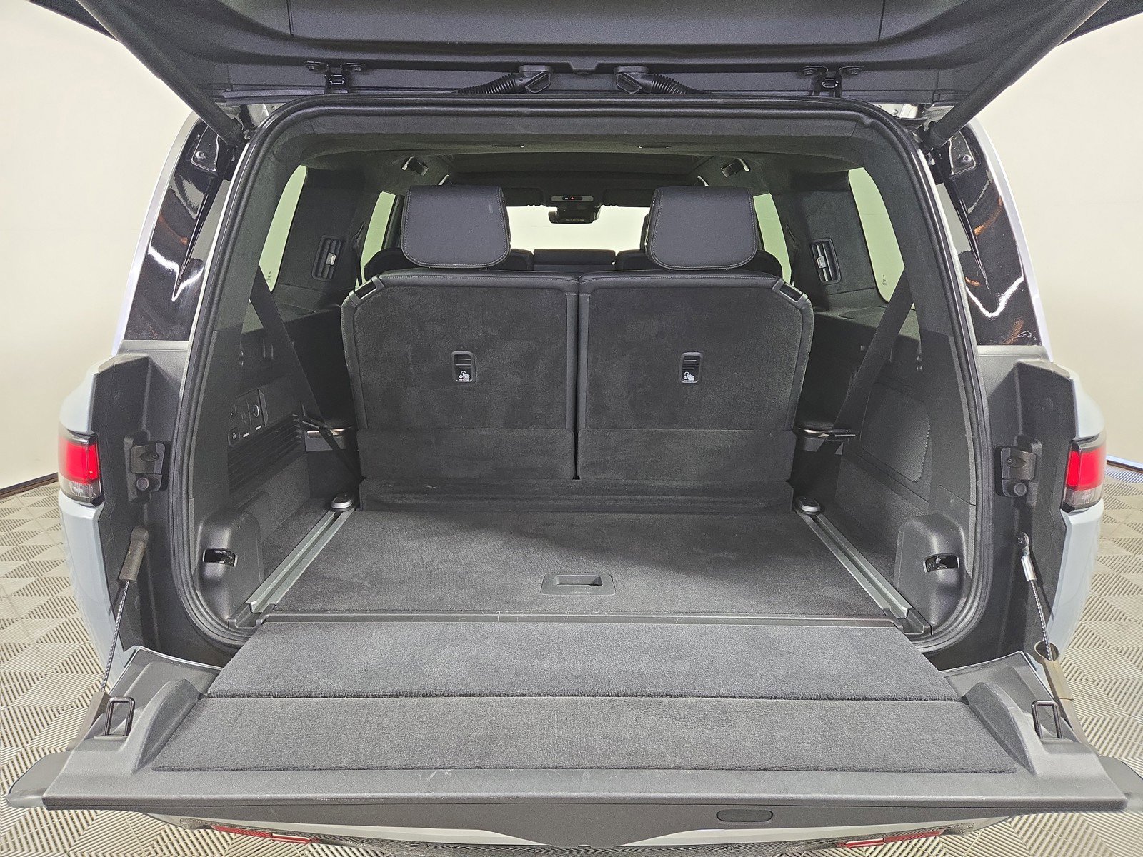 Used 2024 Rivian R1S Adventure AWD/4WD image 15