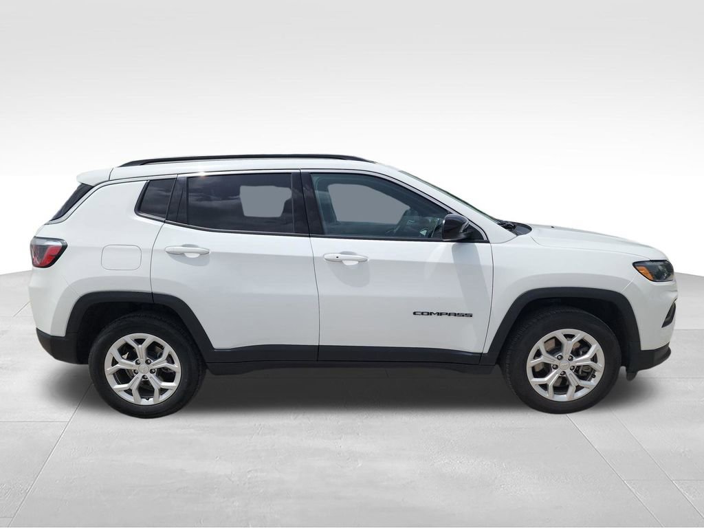 Used 2024 Jeep Compass Latitude AWD/4WD image 10