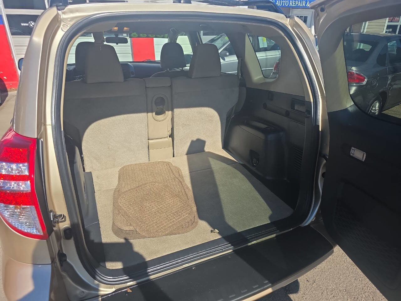 Used 2012 Toyota RAV4 Base 4x4 4dr SUV w/ Value Pkg image 8