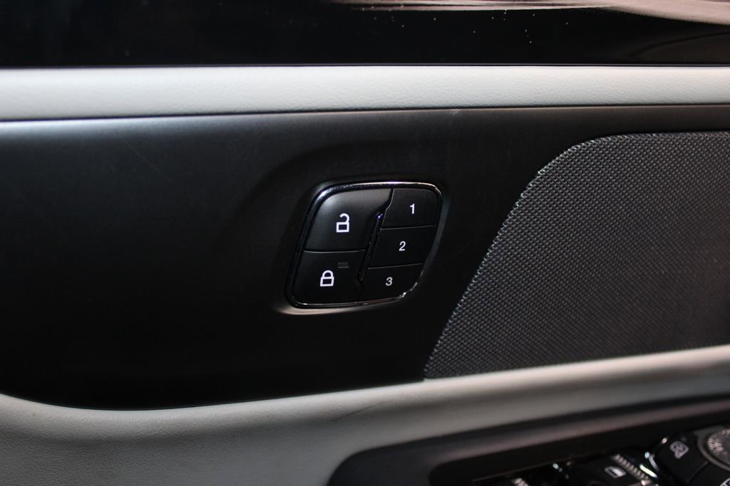 Used 2024 Lincoln Nautilus Reserve image 18