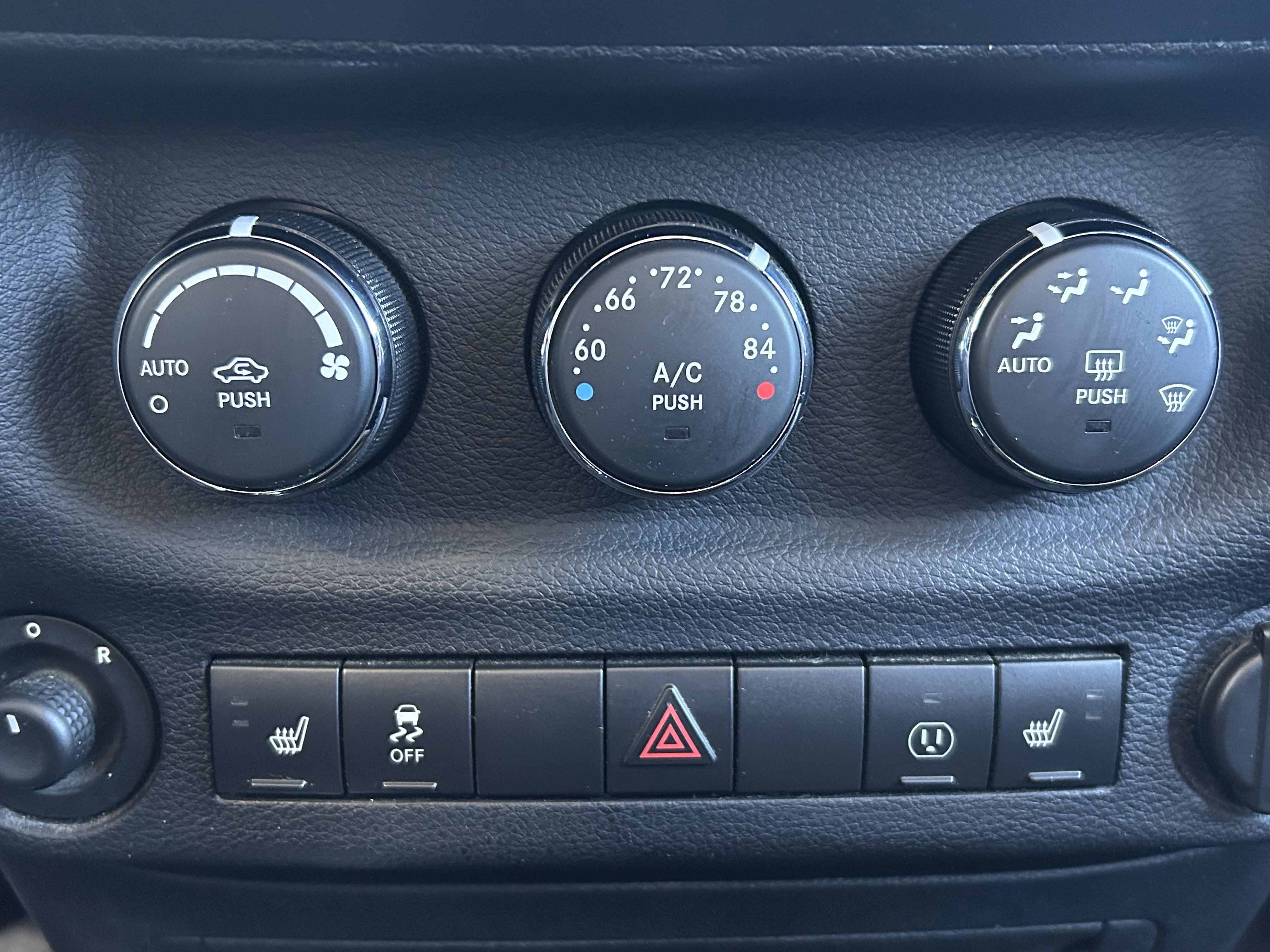 Used 2013 Jeep Wrangler Sahara w/ Dual Top Group image 29