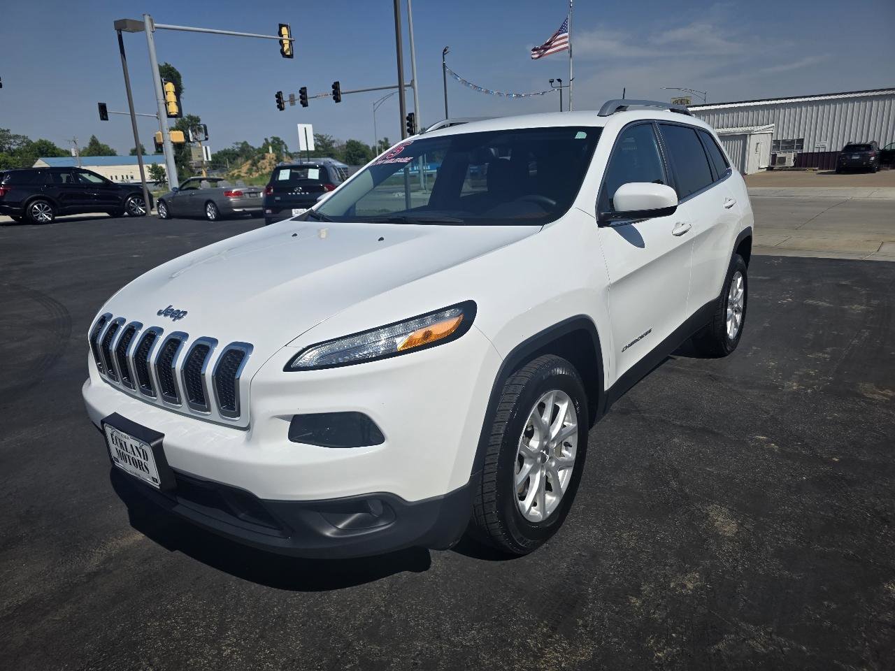Used 2015 Jeep Cherokee Latitude w/ Comfort/Convenience Group AWD/4WD image 4