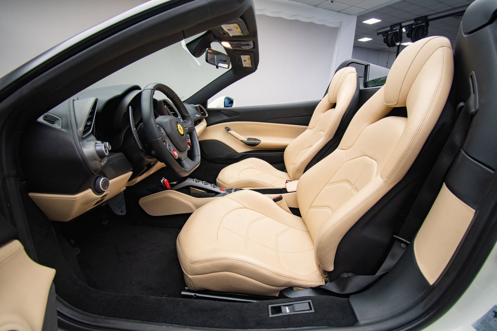 Used 2018 Ferrari 488 Spider RWD image 19