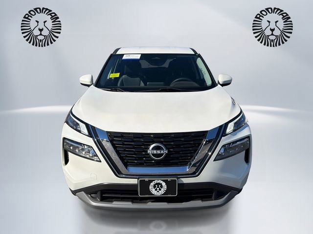 Used 2023 Nissan Rogue SV image 2
