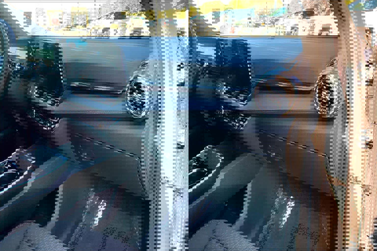 Used 2025 Chevrolet Equinox LT w/ Midnight Edition image 18