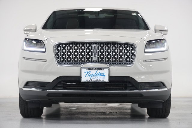 Used 2023 Lincoln Nautilus Reserve AWD/4WD image 2