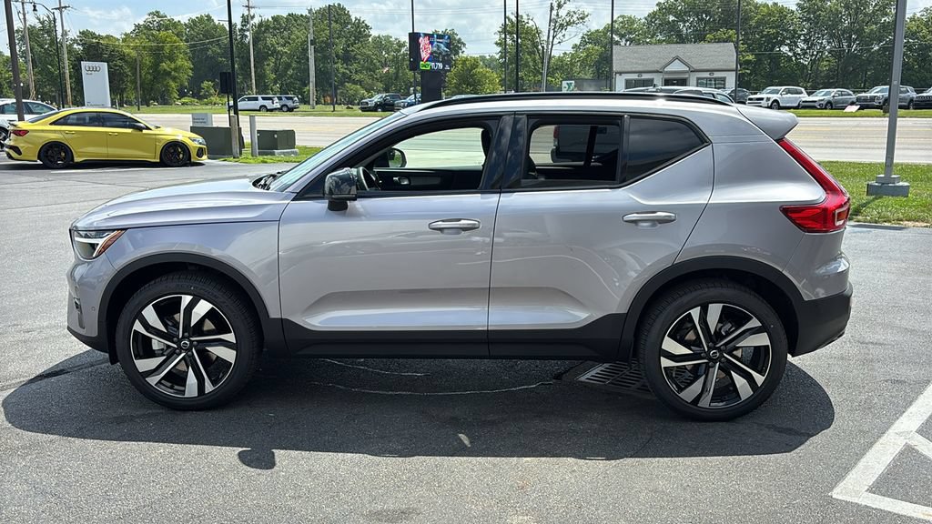 New 2026 Volvo XC40 B5 Plus w/ Climate Package AWD/4WD image 3