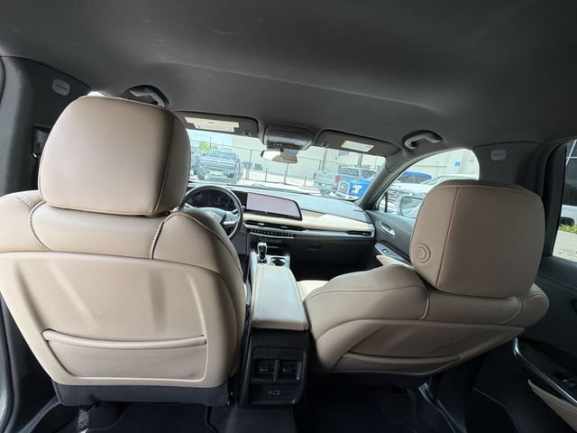 Used 2025 Cadillac XT4 Premium Luxury FWD image 29