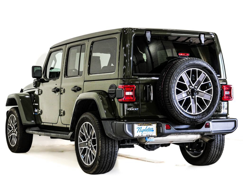 Used 2023 Jeep Wrangler Unlimited Sahara w/ Cold Weather Group AWD/4WD image 9