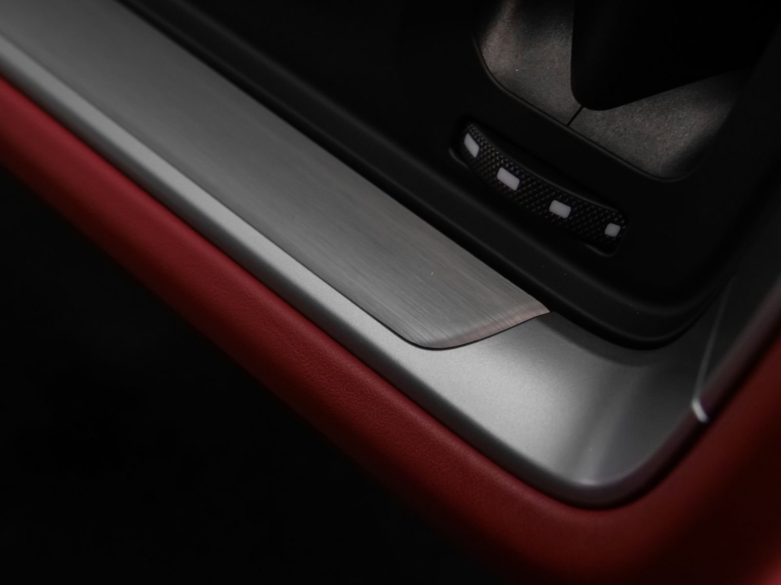 Certified 2025 Porsche Cayenne E-Hybrid image 28