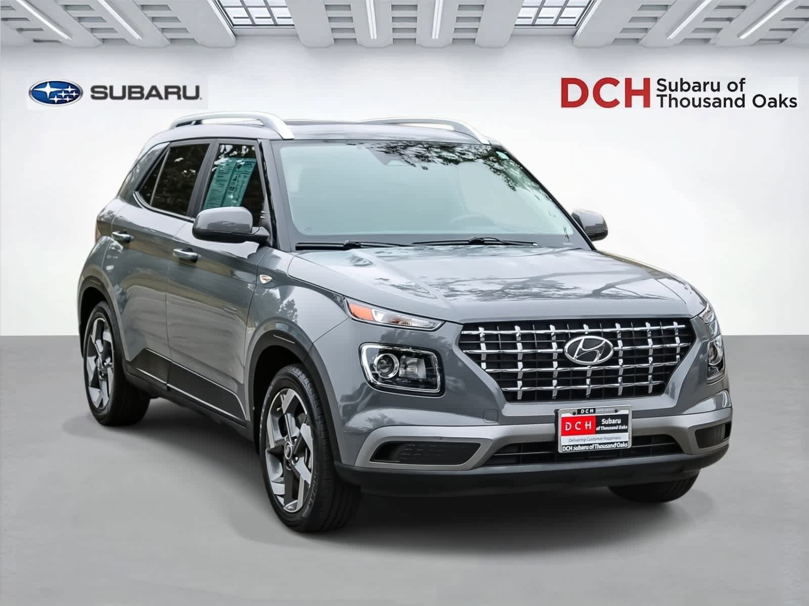 Used 2023 Hyundai Venue SEL FWD image 3