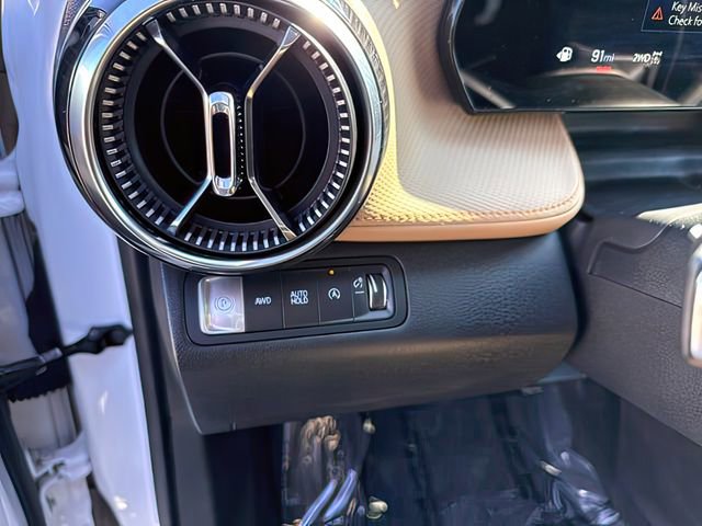 Used 2025 Chevrolet Equinox ACTIV w/ Safety and Technology Package image 19