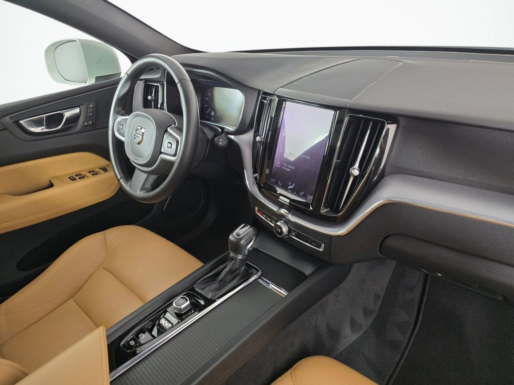 Used 2020 Volvo XC60 T6 Momentum AWD/4WD image 41