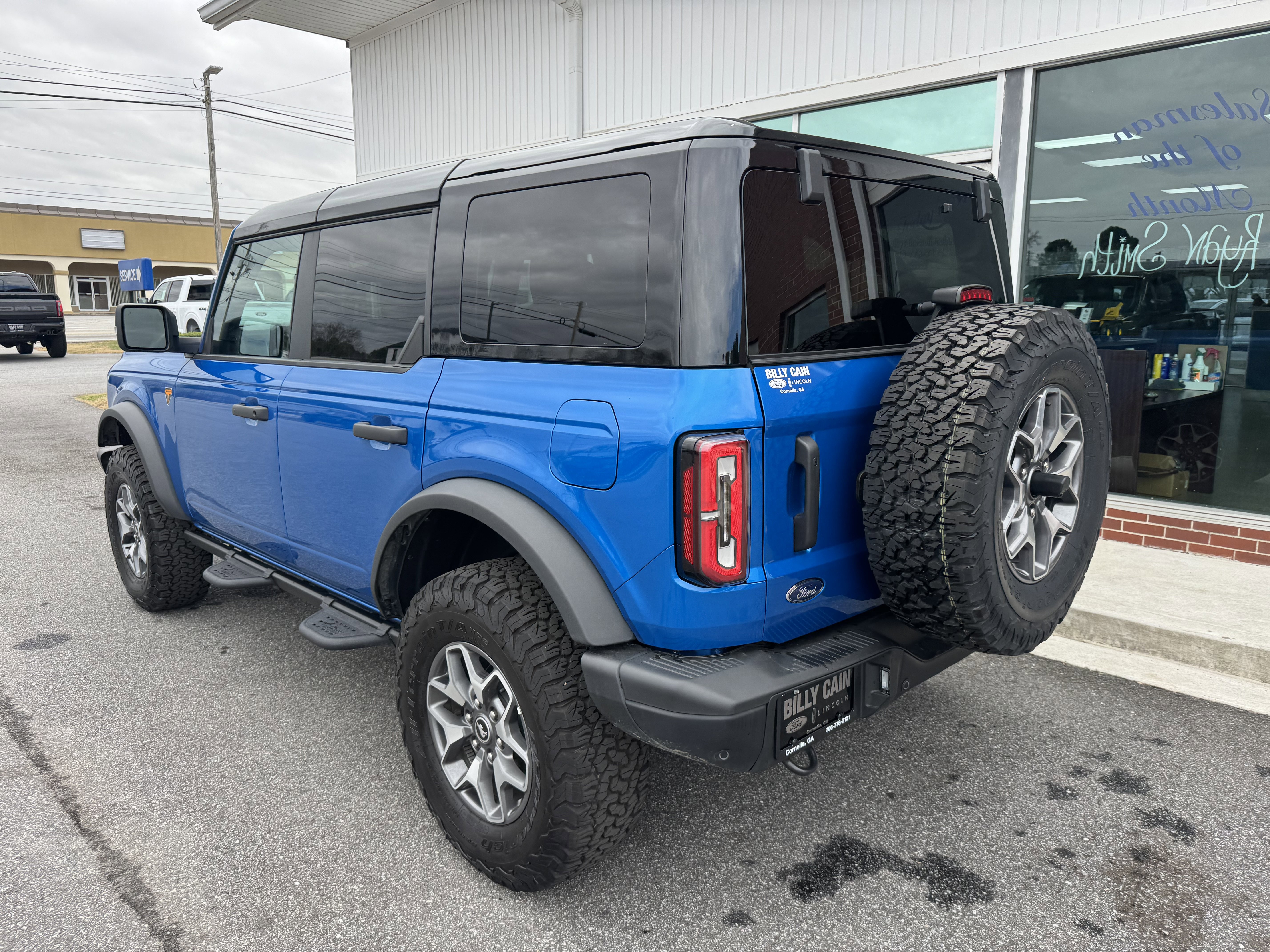 Used 2025 Ford Bronco Badlands image 2