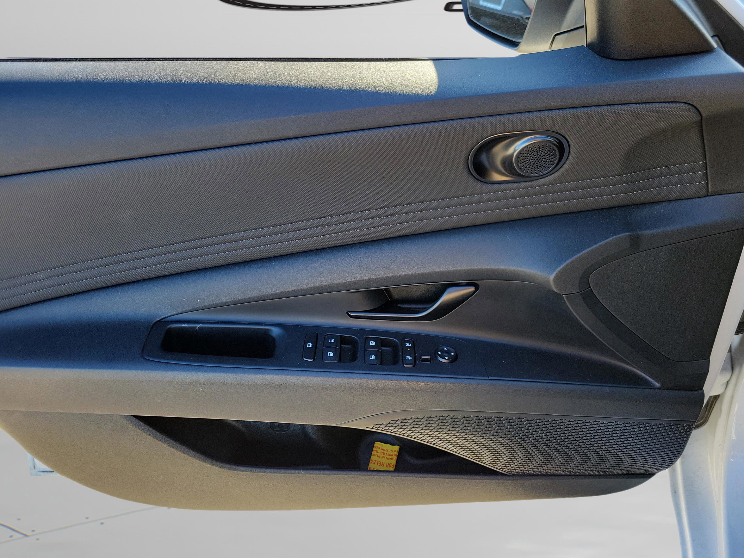 Certified 2025 Hyundai Elantra Sport image 12