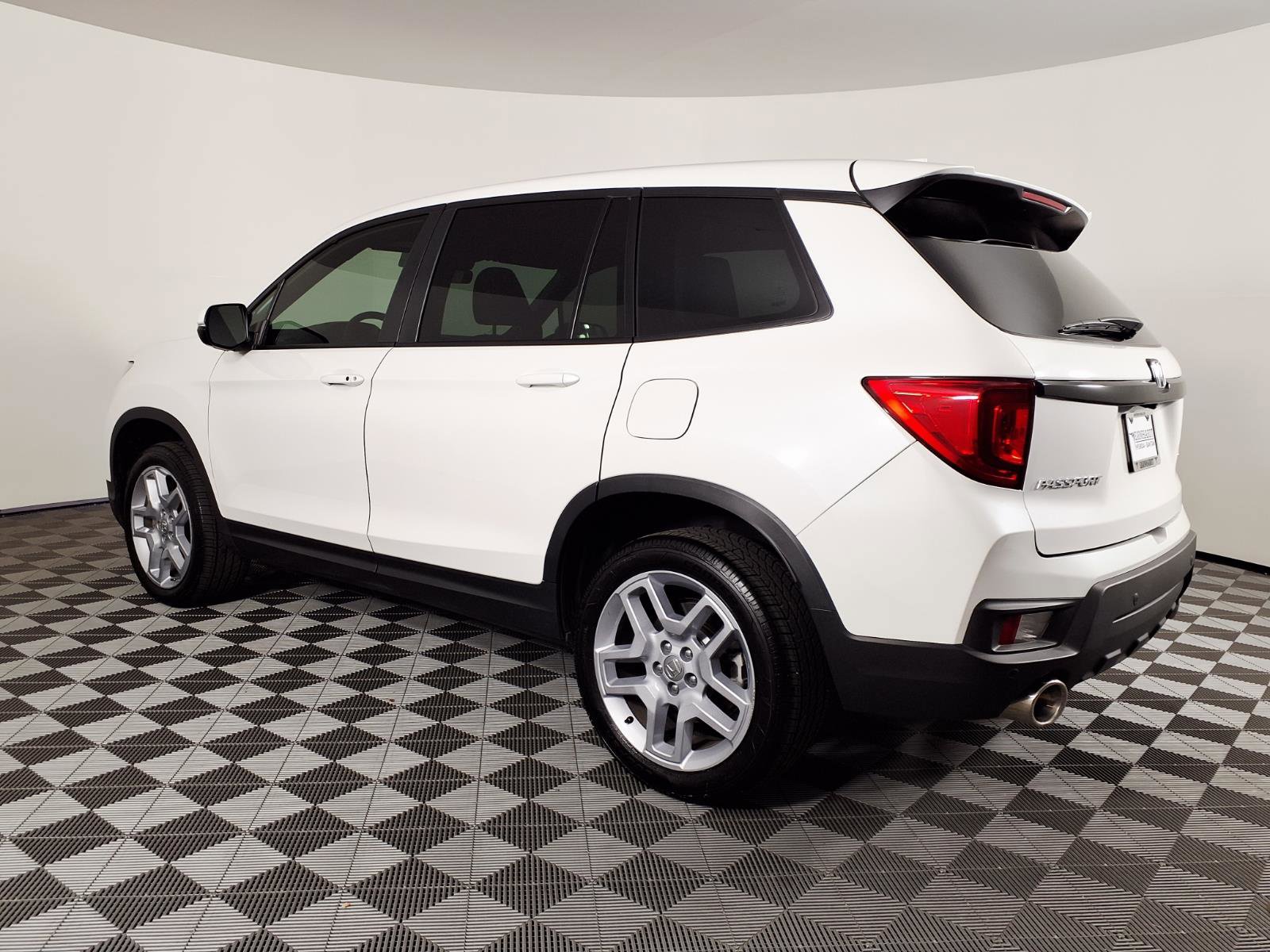 Used 2025 Honda Passport EX-L image 6