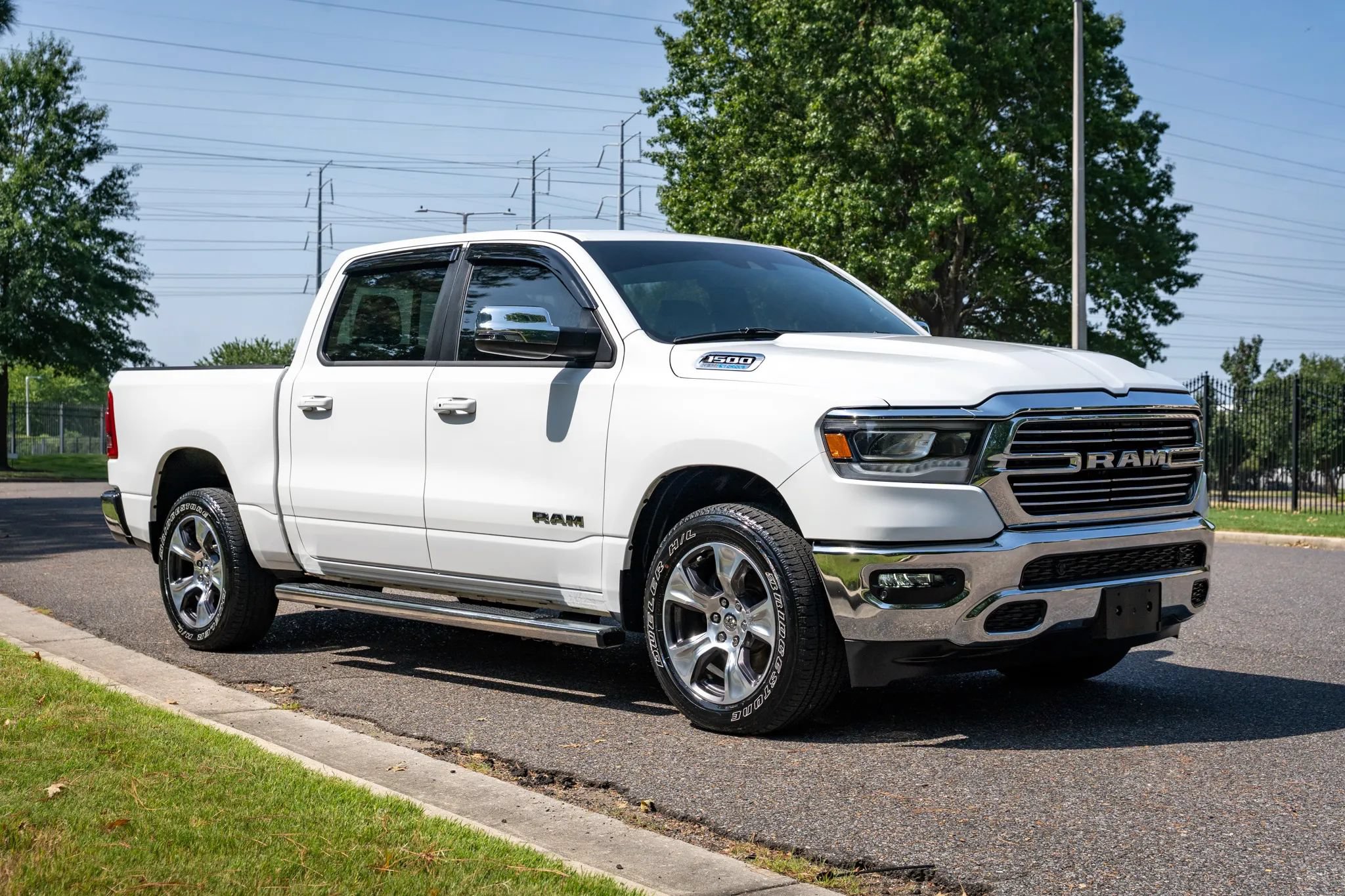 Used 2023 RAM 1500 Laramie AWD/4WD image 4