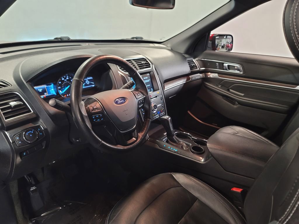 Used 2017 Ford Explorer Limited image 23