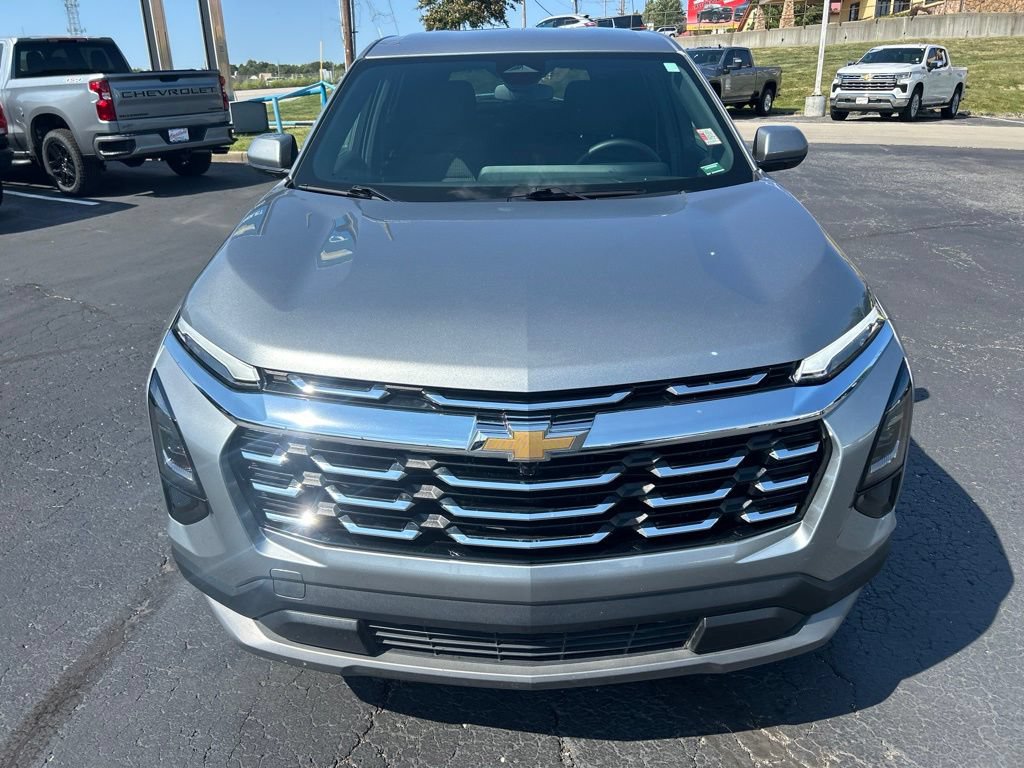 Used 2026 Chevrolet Equinox LT AWD/4WD image 2