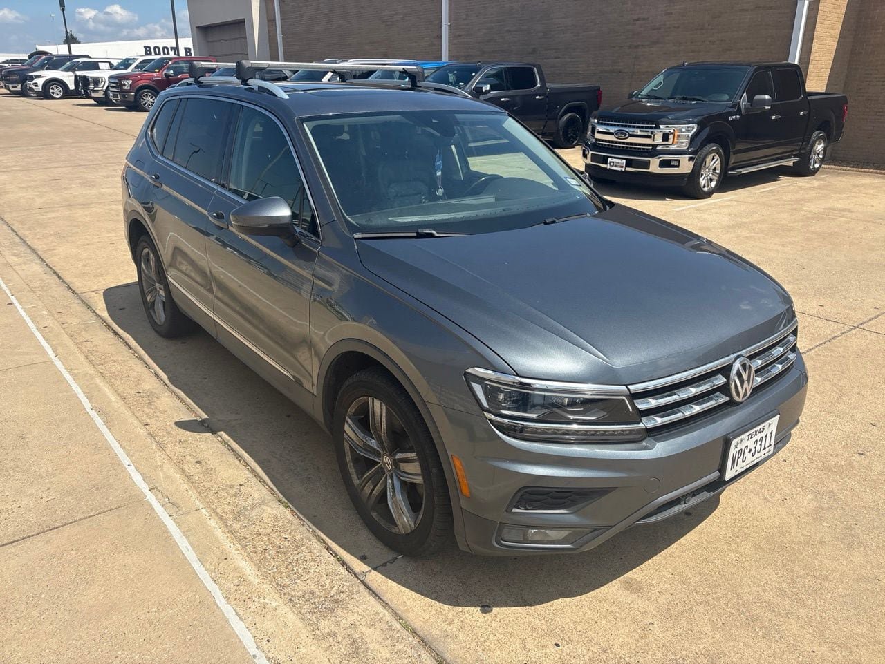 Used 2018 Volkswagen Tiguan SEL Premium FWD image 4